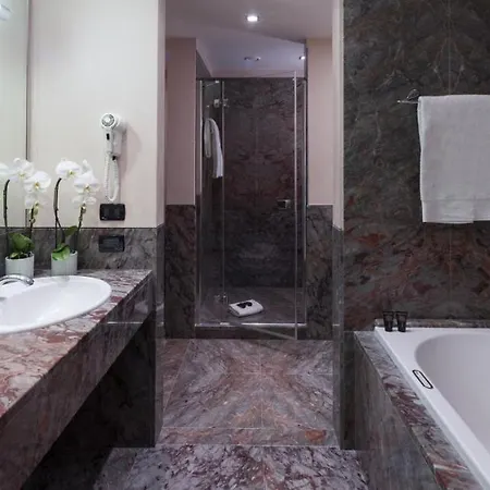 Szálloda Grand De La 5*