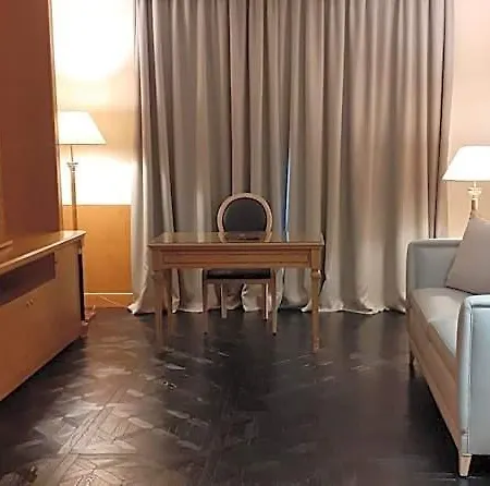 Grand De La Hotel