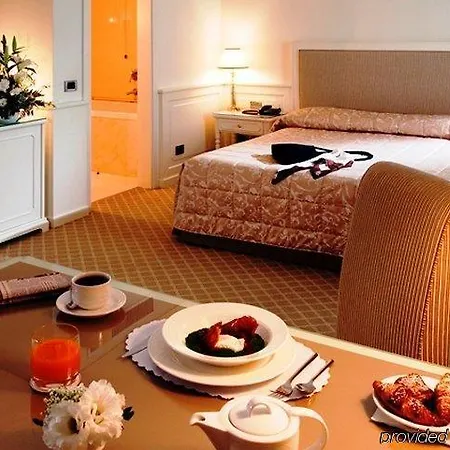 Hotel Grand De La 5*