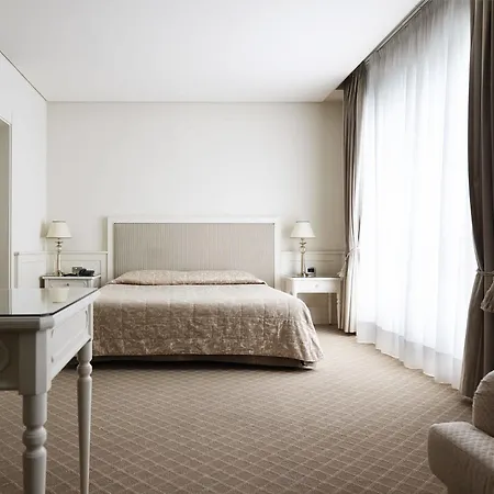 Hotel Grand De La 5*