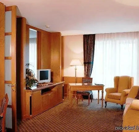 Hotel Grand De La 5*